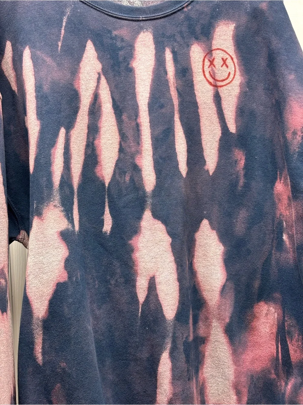 Fruit of the Loom Men’s XL Navy Pink Bleach Dye Graphic Sweatshirt